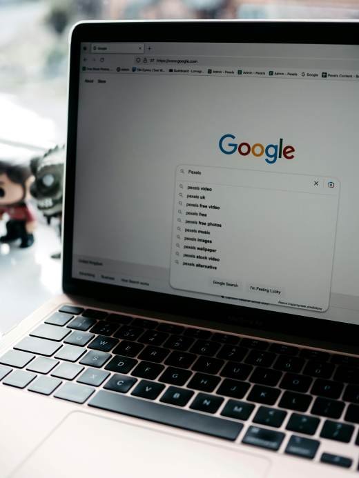 notebook navegando na pagina do google